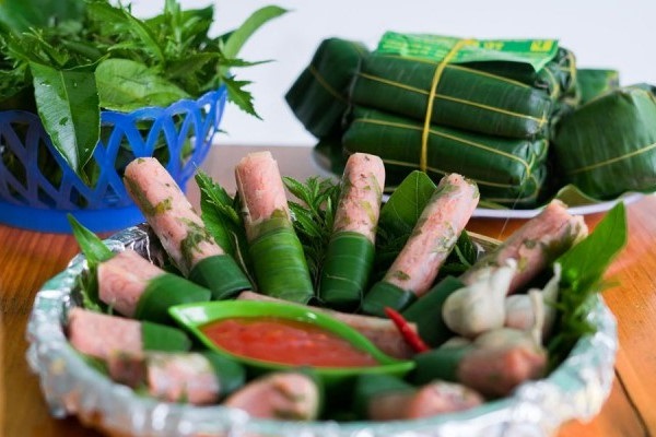 Nem chua là đặc sản nổi tiếng gợi nhớ tới vùng quê đầu miền Trung nắng gió nói chung và biển Hải Hòa nói riêng