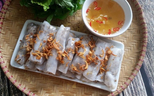 Đến với Hải Hòa bạn có thể thưởng thức một đĩa bánh cuốn ngon, rẻ ở khắp mọi nơi