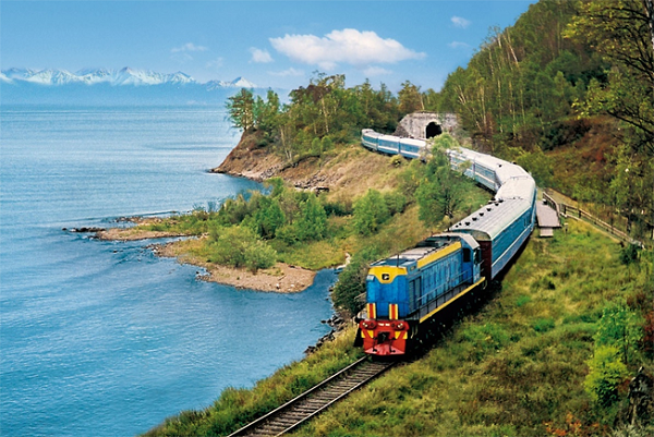 Du lịch biển Hải Hòa bằng tàu hòa là lựa chọn cũng khá thích hợp cho các bạn trẻ (Ảnh minh họa)